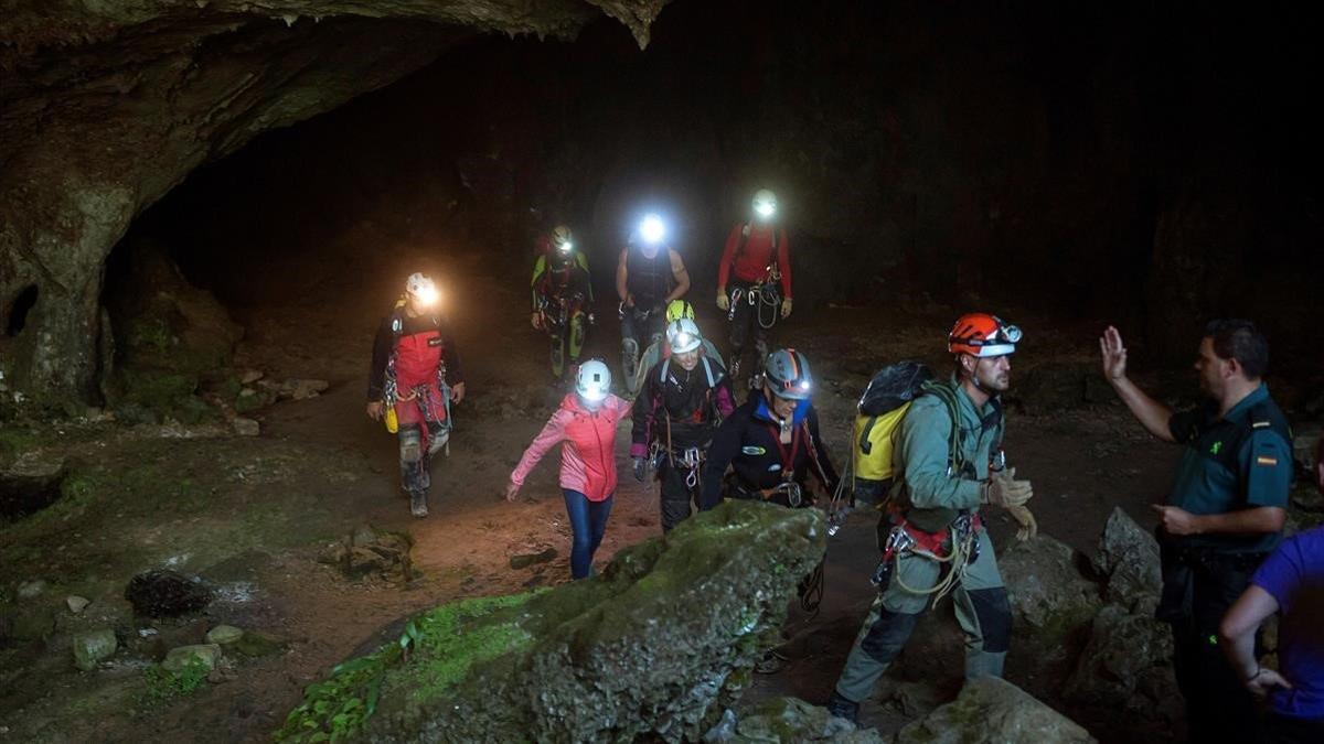 Cueva Coventosa (Cantabria): Salen las tres espeleólogas perdidas