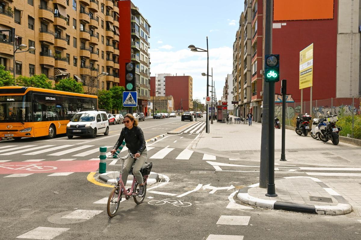 Nuevo tramo del carril bici de la calle San Vicente