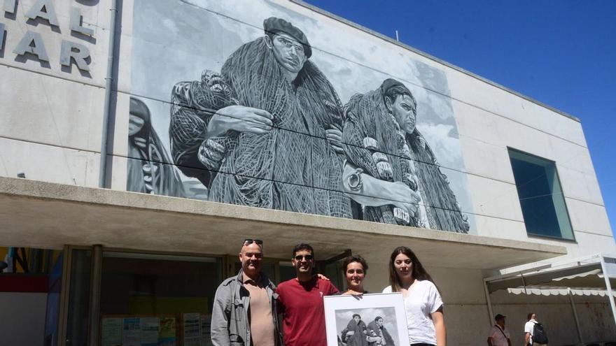 El imponente mural para la fachada del Centro Social do Mar de Bueu.