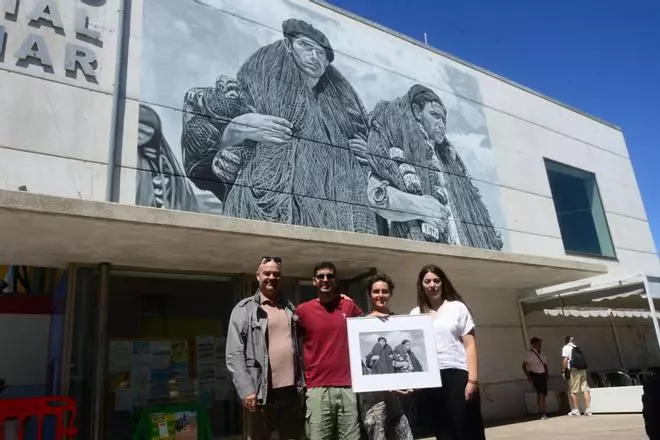 El imponente mural para la fachada del Centro Social do Mar de Bueu.