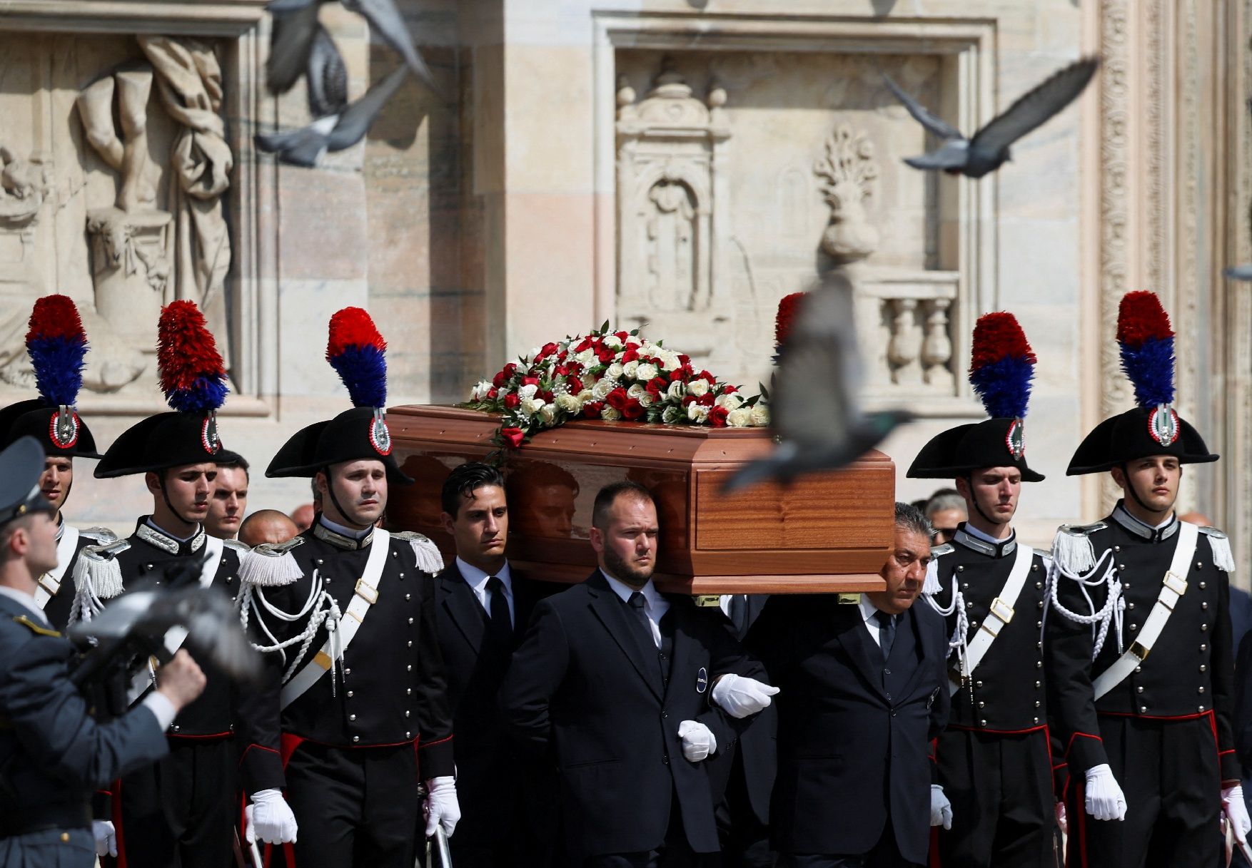 Itàlia homenatja Berlusconi amb un simbòlic funeral d'Estat que congrega a milers de persones