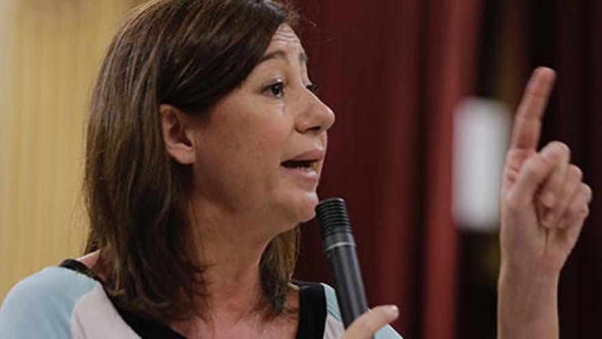 Francina Armengo, en el pleno del Parlament de hoy.