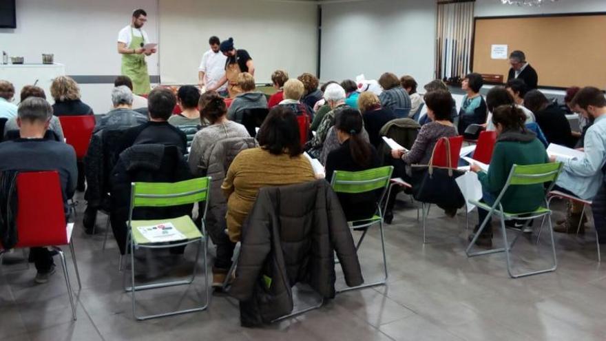 Participants al taller de cuina de l&#039;any passat