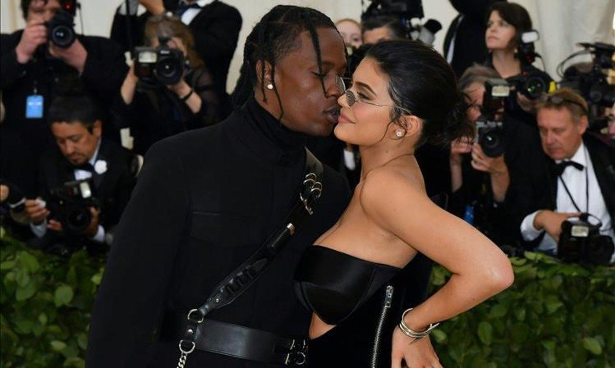 Kylie Jenner y Travis Scott, en la gala del Met del 2018.