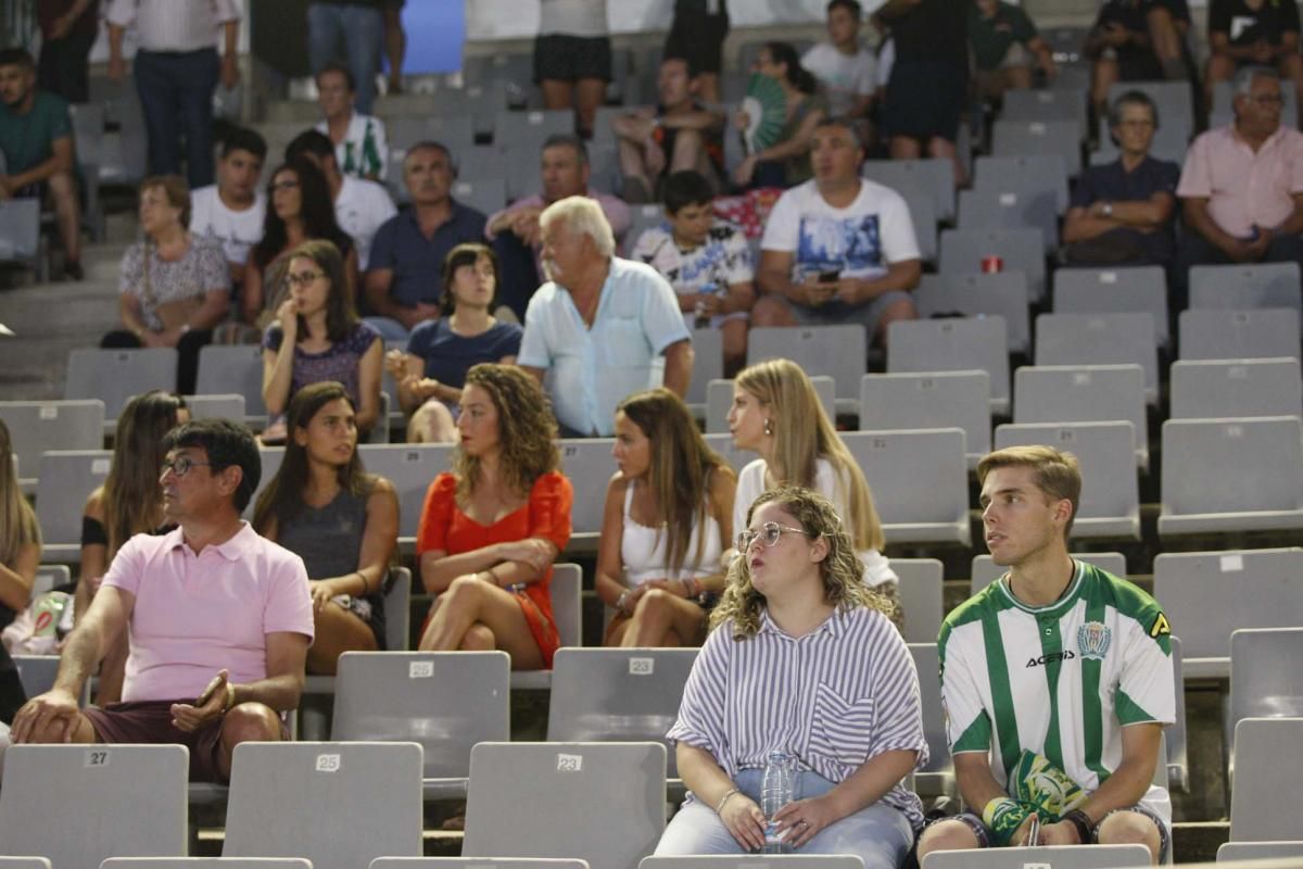 Los aficionados del Córdoba CF en el Arcángel