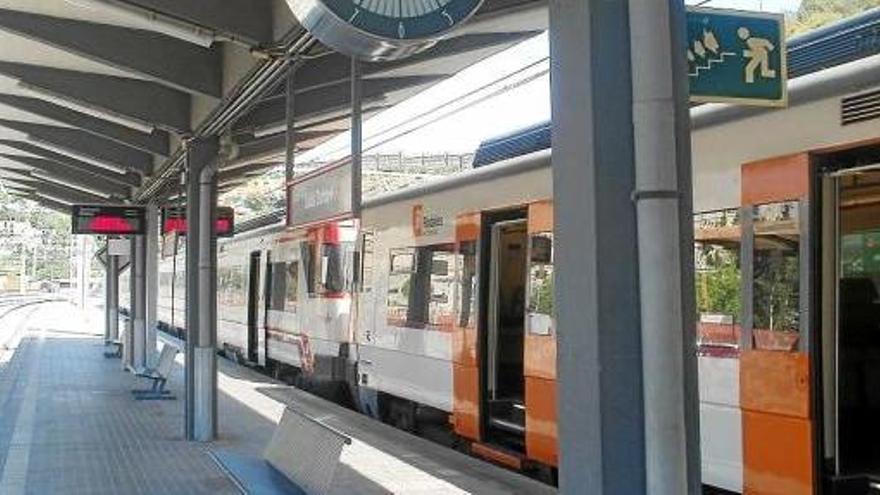 Andana de l&#039;estació de la Renfe a Manresa, pendent d&#039;una millora de la qual fa tres anys que es parla