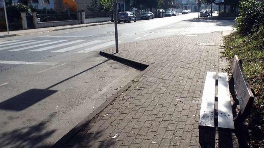 Banco colocado en la Rúa da Estación.