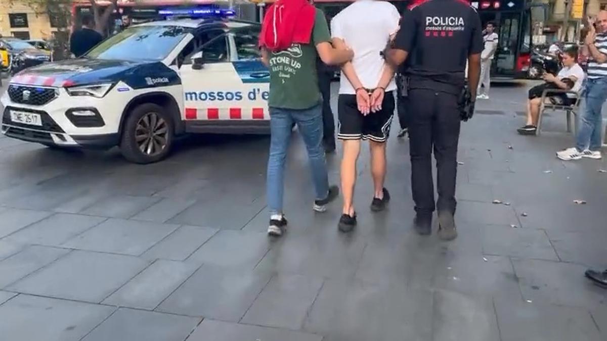 Imagen de un ladrón de relojes detenido por Mossos en Barcelona