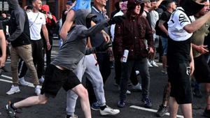 La participació de menors en els disturbis posa en alerta el Regne Unit