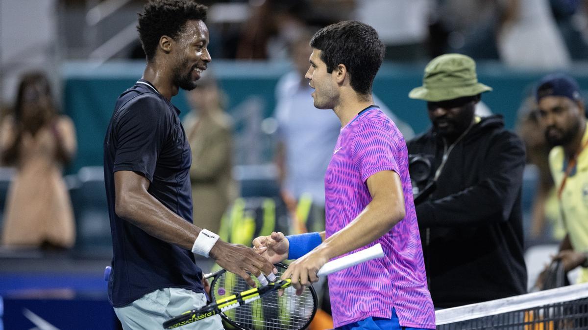 Alcaraz avanza a los octavos del Masters 1.000 de Miami, tras superar a un Monfils afectado en un pie.