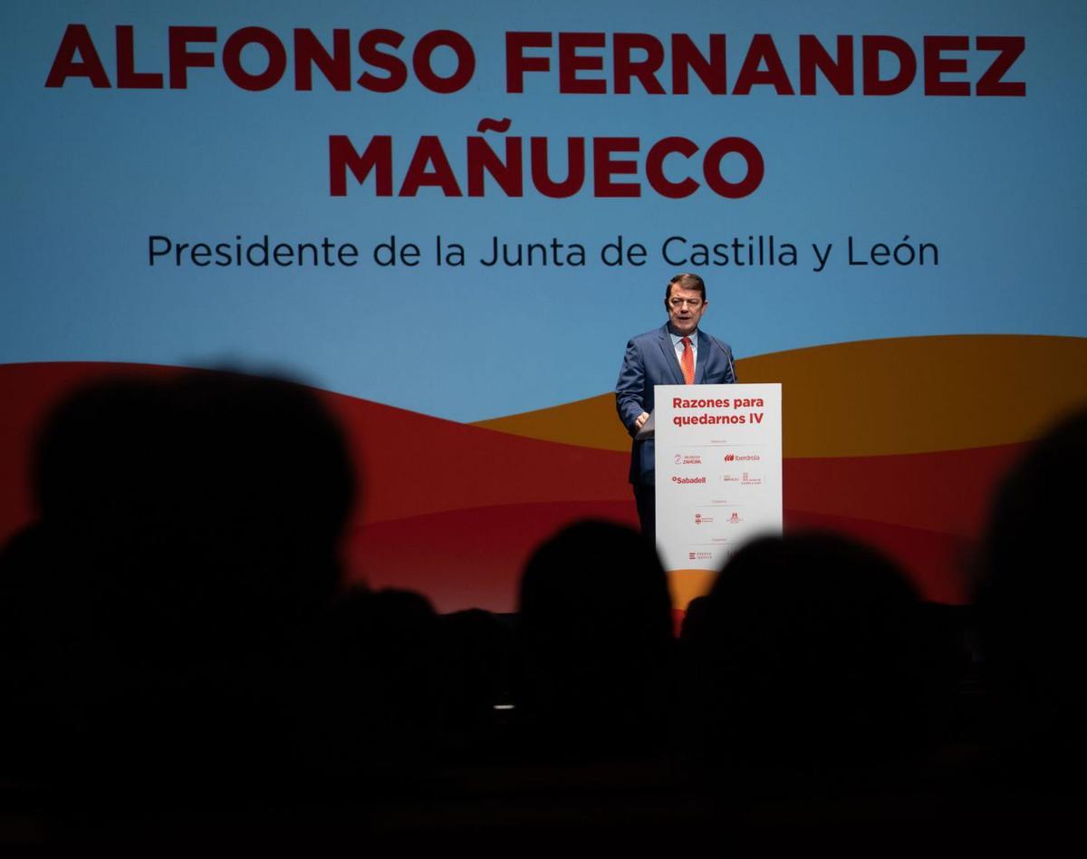 El presidente de la Junta de Castilla y León, Alfonso Fernández Mañueco, durante su intervención. | J. L. Fernández