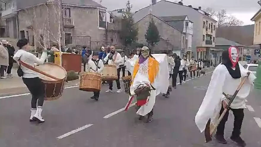 VÍDEO | Los carnavales de Porto de Sanabria se lucen en el Entroido de A Veiga, Ourense