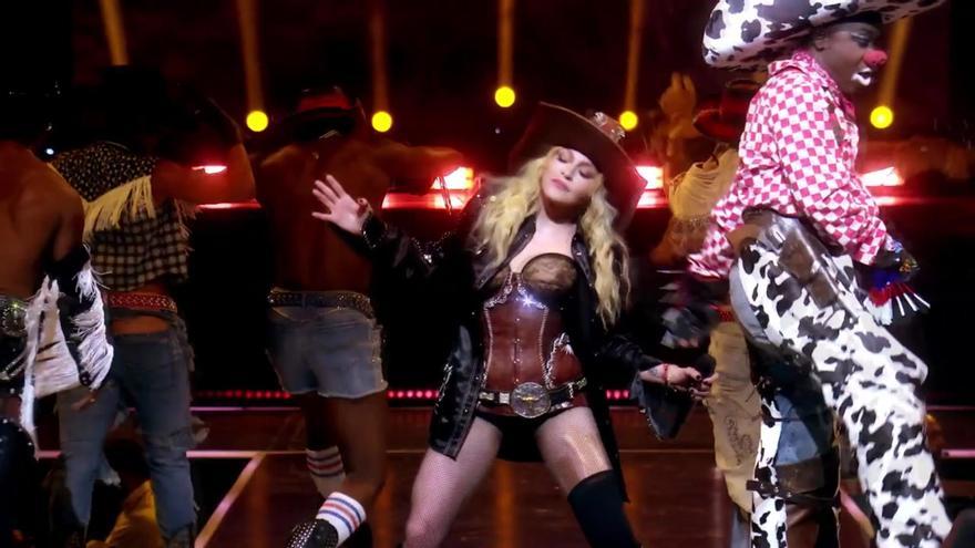 Madonna interpreta 'Don't tell me' en un concierto de su gira 'The celebration world tour' en Londres