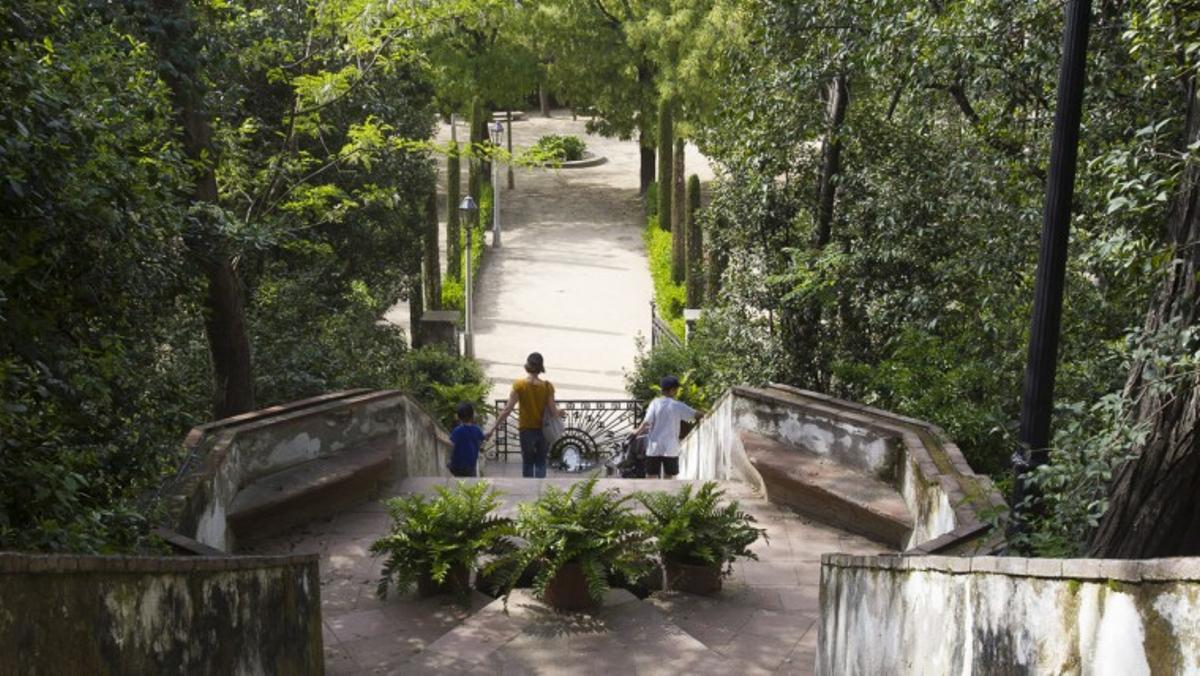 Uno de los rincones verdes de los jardines de Laribal.