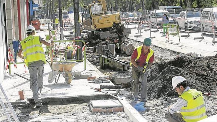 IU critica que el gobierno de Bellido mantiene paralizadas obras en los barrios por 16 millones