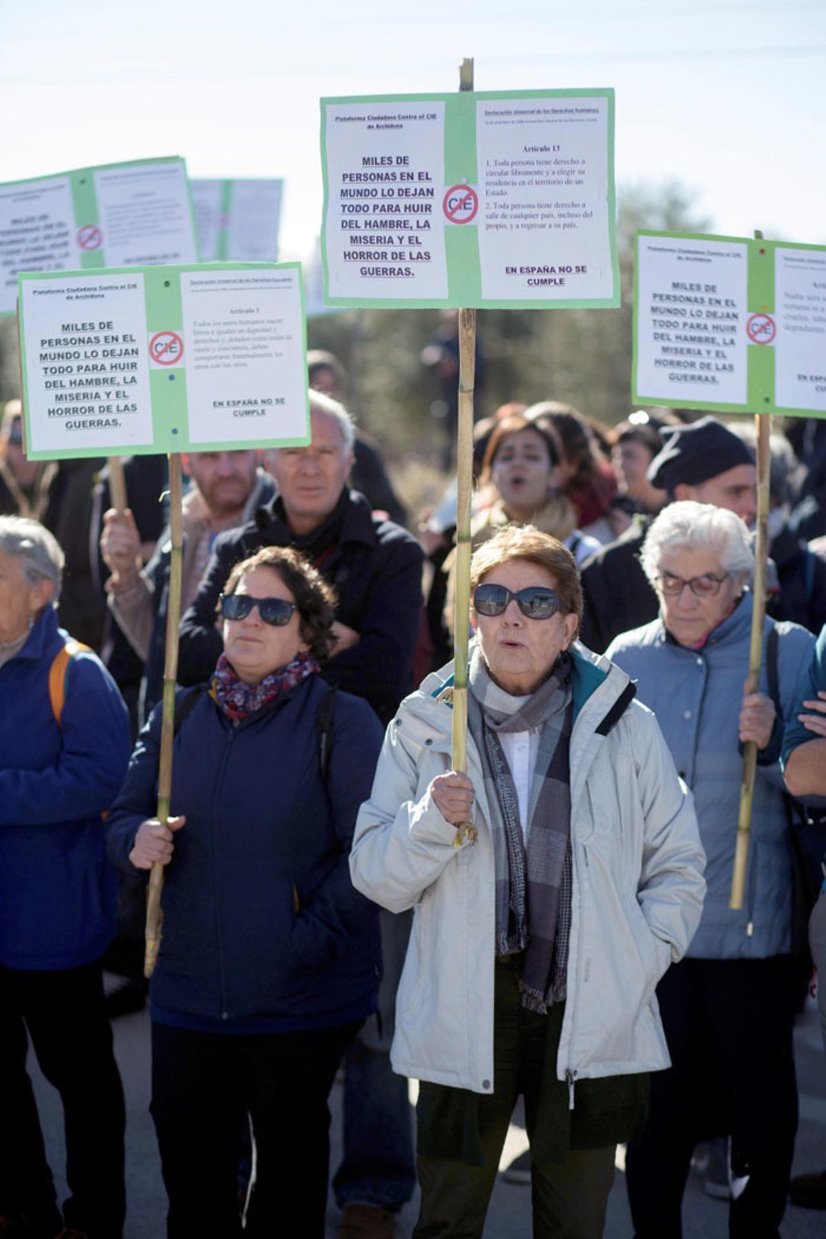 Una marcha exige en la cárcel de Archidona la liberación de los inmigrantes
