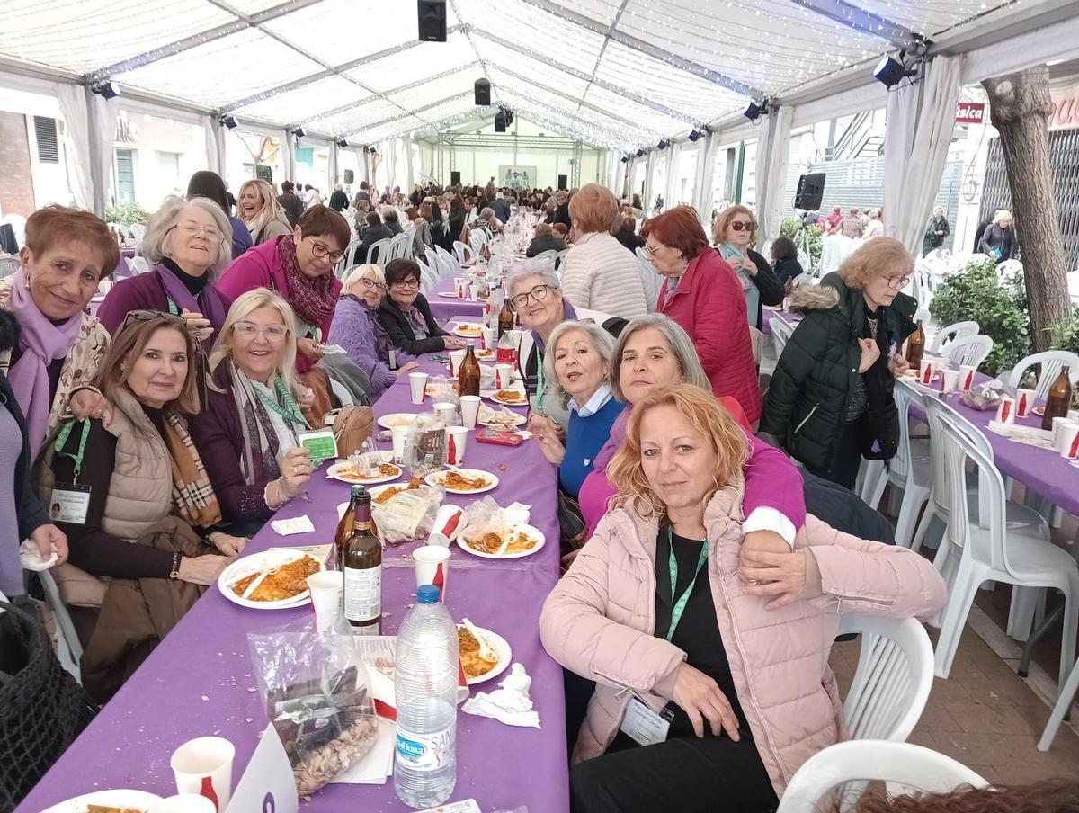 El "Dinar del Dia de la Dona" se celebra en Gandia y en el resto de municipios