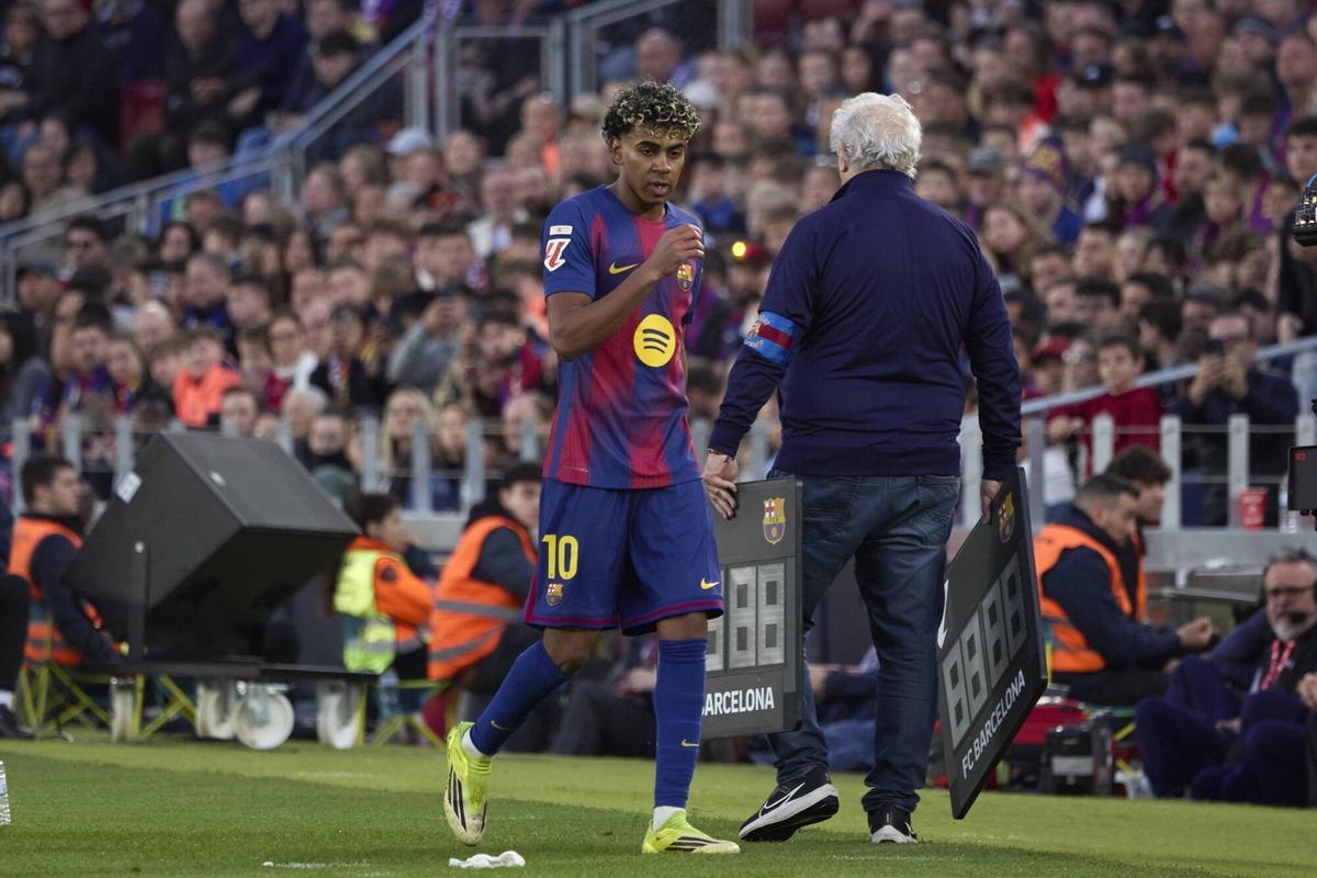 Lamine Yamal, en el momento de su sustitución en el Barça-Levante