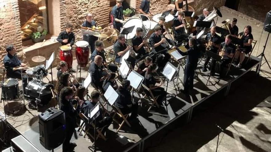 La Agrupació Musical ‘La Melodia’ y las ‘Biblioneveras’ de Pedralvilla, ganadoras de los Premios Nauiba de Olocau