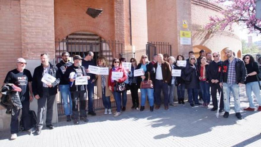 Els funcionaris van reclamar a finals de març més persones i van denunciar les llargues cues virtuals.