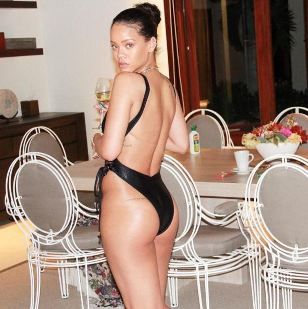 Rihanna de fiesta en el Caribe