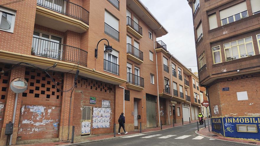 Inhabilitada una habitación de un bloque de pisos de Benavente tras el desplome de un techo