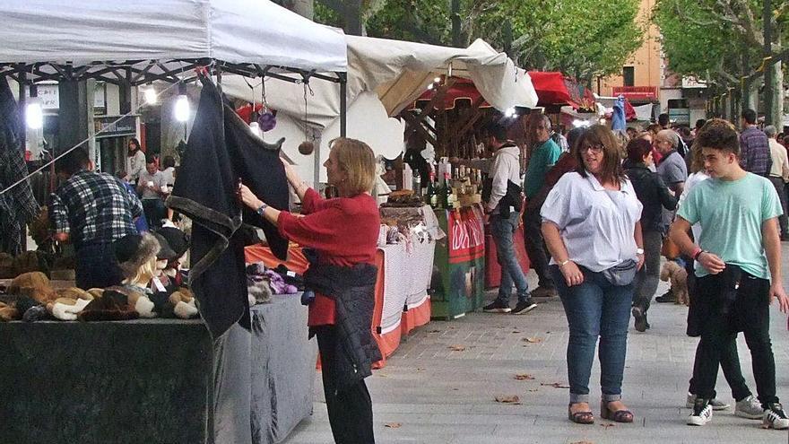 Imatge del mercat de l&#039;edició de l&#039;any passat de la Fira de Sant Lluc.