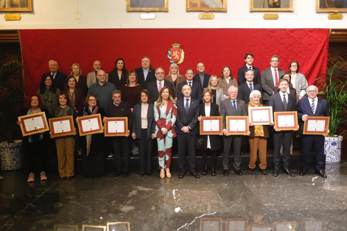 En imágenes I Entrega del título 'Zaragozano y Zaragozana Ejemplar' a nueve vecinos de la ciudad