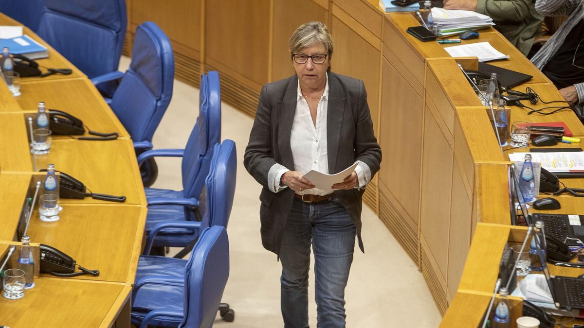 La conselleira do Mar, Rosa Quintana, comparece en el Parlamento