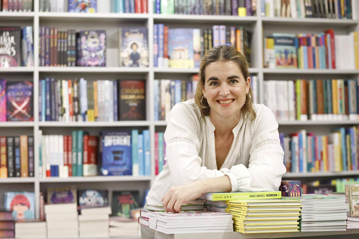 L'escriptora Marta Pasqual, a la llibreria 22, abans de la presentació.