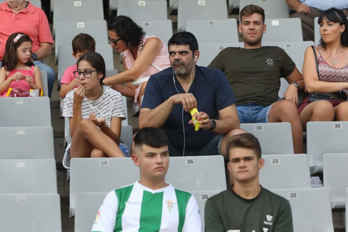 Los aficionados del Córdoba CF en el Arcángel