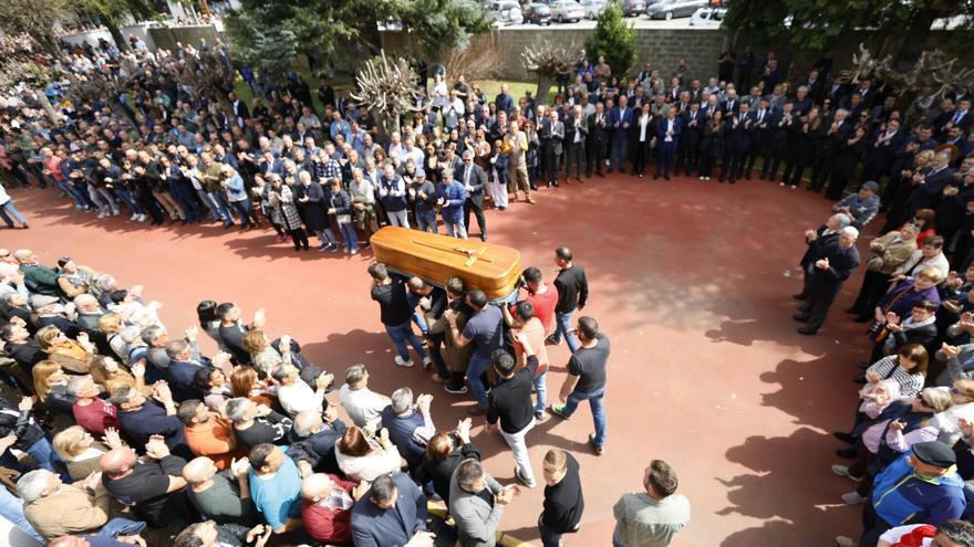 Las desgarradoras palabras de la hija de uno de los mineros fallecidos en el funeral de Villablino: &quot;Santa Bárbara se equivocó, pero no la culpo, yo también querría tener a mi lado a los mejores&quot;