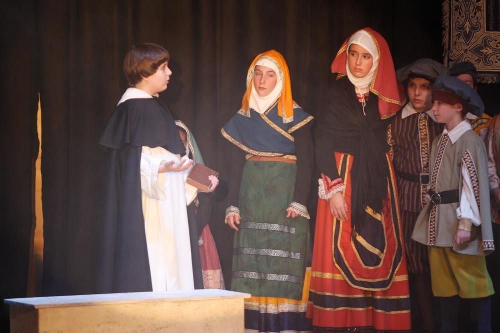 Niños en la representación de los ''Miracles'' de Sant Vicent Ferrer