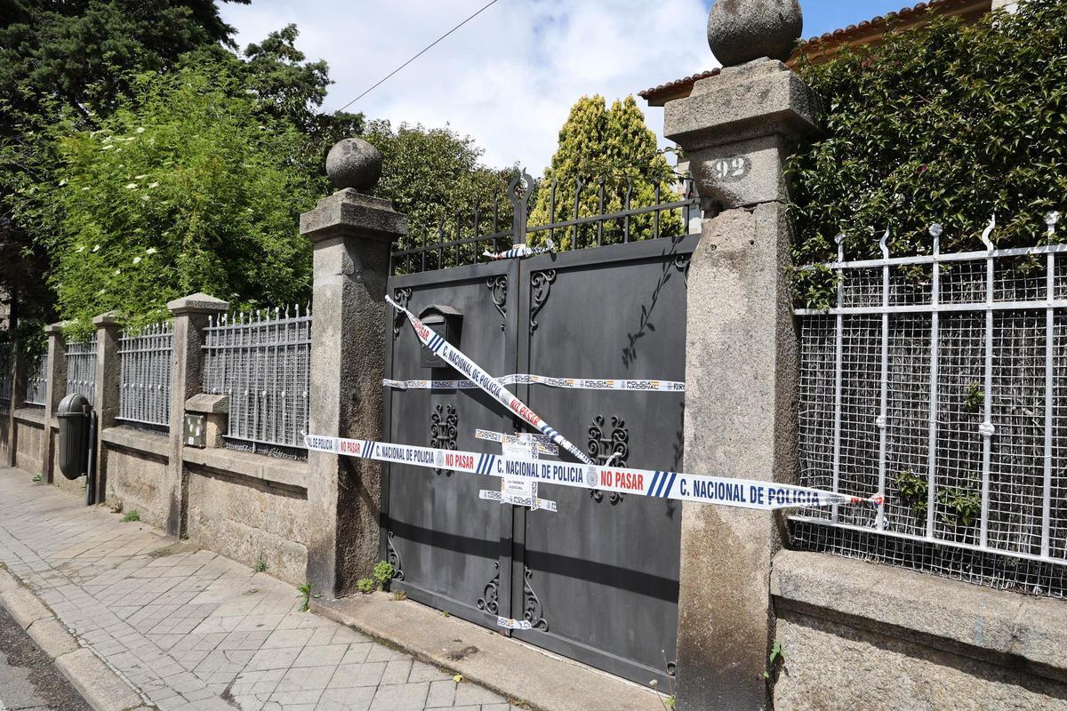 Los chalés fueron precintados por orden judicial.