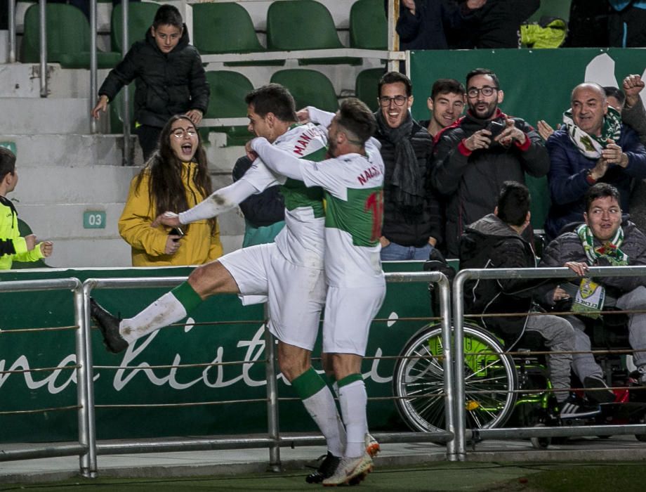 El Elche vence al Extremadura y se aleja de los puestos de descenso