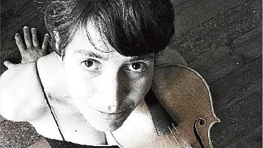 La prestigiosa violinista Amandine Beyer actua avui a Girona amb el seu grup Gli Incogniti.