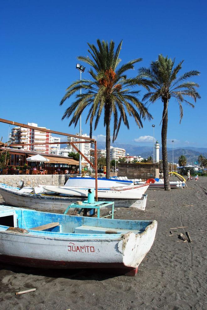 Barcos en la playa Torre de Mar, de Málaga