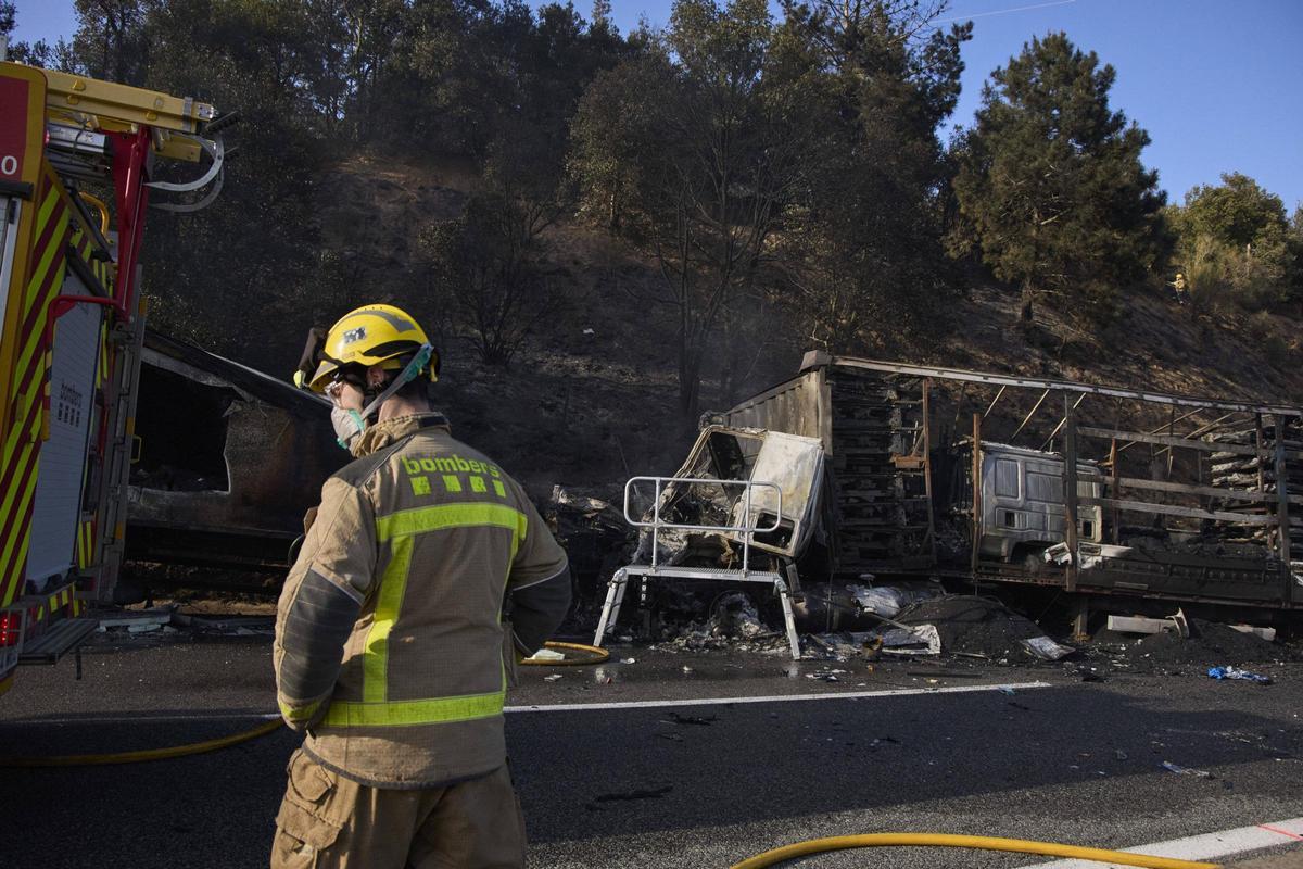 Imatges de l'accident entre dos camions a l'Eix Transversal, a l'alçada de Santa Coloma de Farners Imatges de l'accident entre dos camions a l'Eix Transversal, a l'alçada de Santa Coloma de Farners