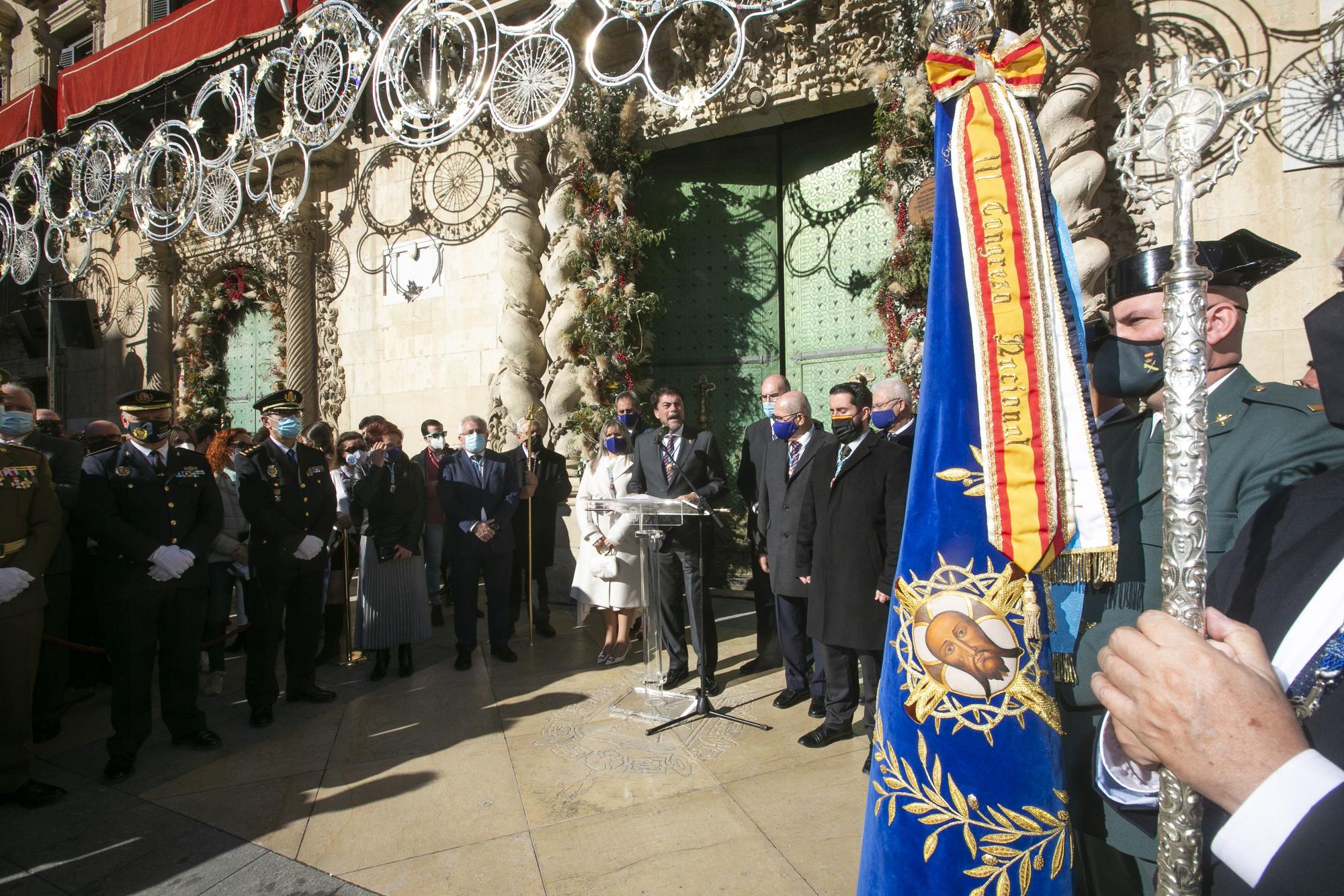 Procesión de San Nicolás y ambiente festivo en Alicante por el Día de la Constitución