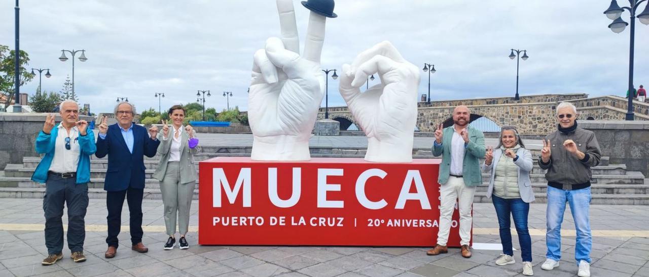 Inauguración del nuevo corpóreo promocional de Mueca en la Plaza de Europa.