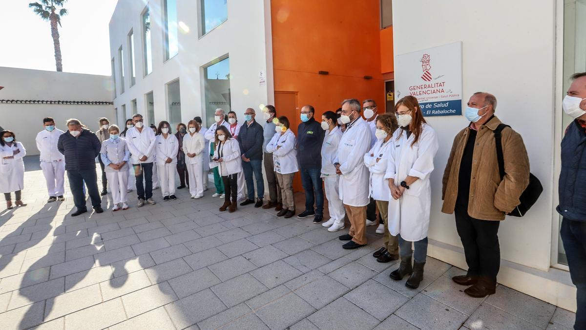 Profesionales del centro de salud del Rabaloche homenajean a dos médicos de familia fallecidos