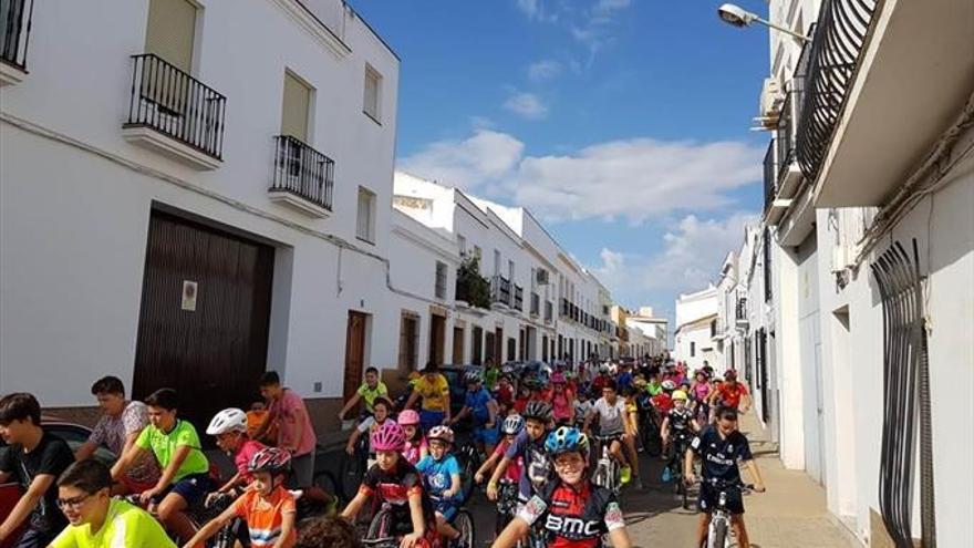 La celebración del XIV Día de la Bicicleta reunió el domingo a 500 participantes