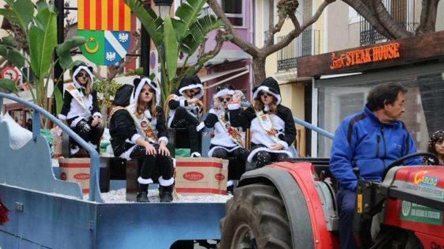 Las carrozas animaron la cabalgata por el centro.