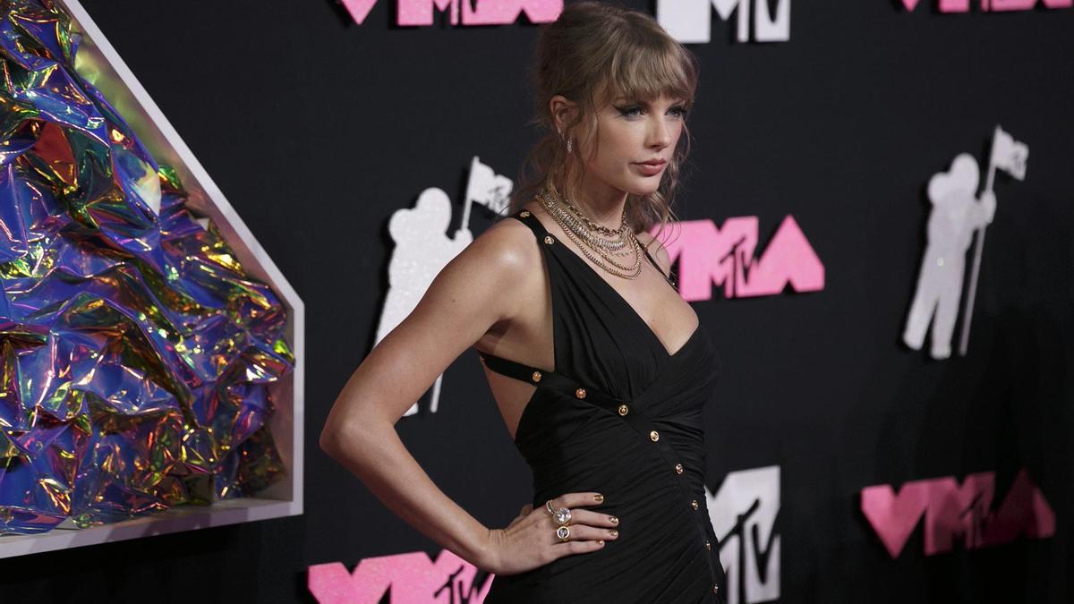 Los 'MTV Music Video Awards' disfrutan de una alfombra roja muy latina