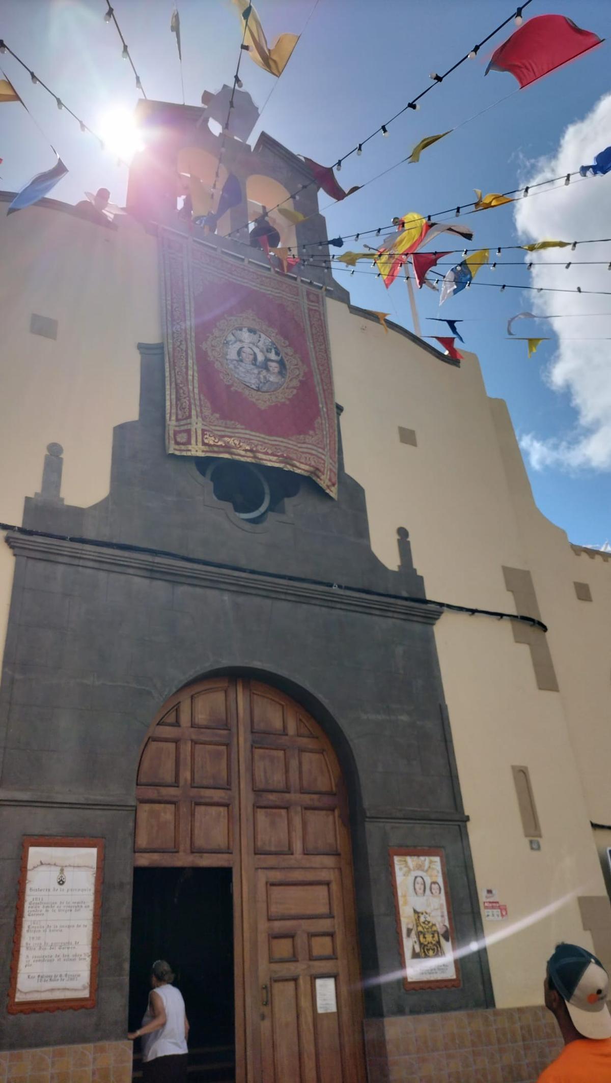 Así preparan las alfombras de La Isleta