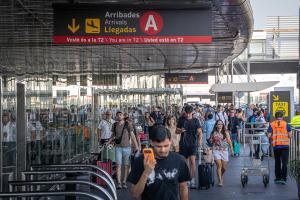 Aena invertirá 153 millones para transformar y coser la T2 del aeropuerto de Barcelona-El Prat