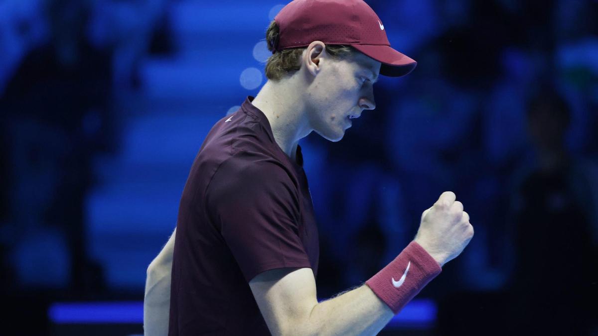 Jannik Sinner celebra un punto ante Shelton en las ATP Finals de Turín.