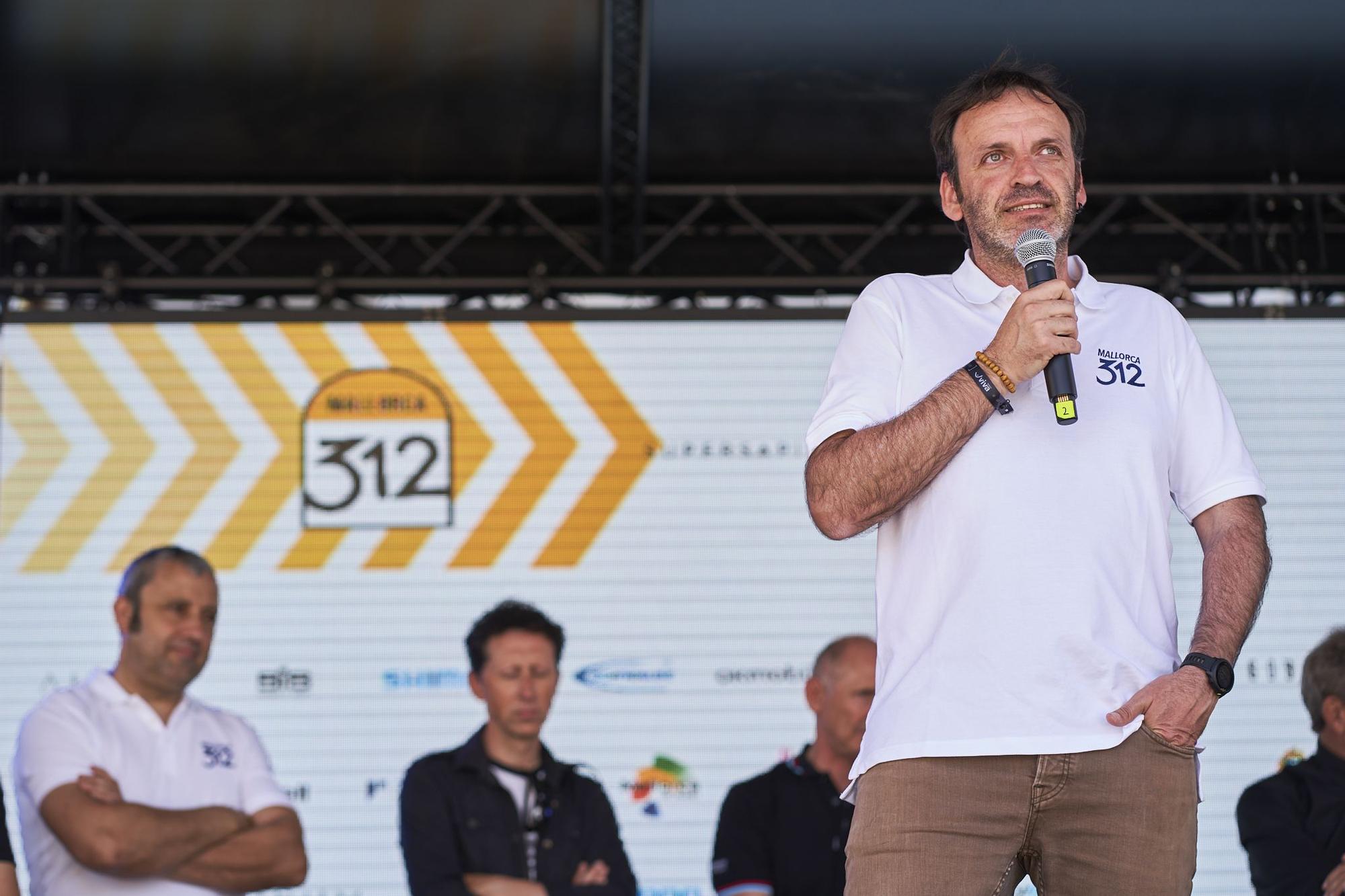 Presentación de la Mallorca 312 en la playa de Muro