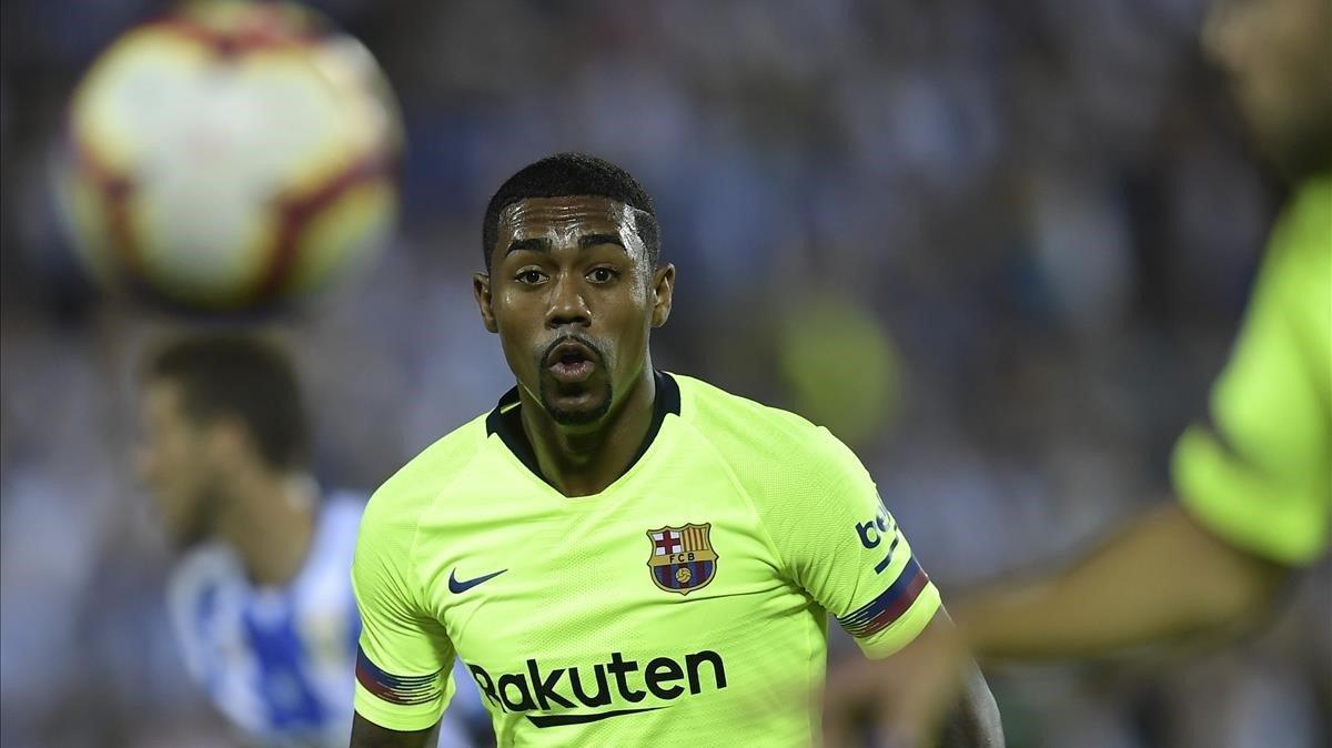 jmexposito45212019 barcelona s brazilian midfielder malcom eyes the ball during181006214703 jmexposito45212019 barcelona s brazilian midfielder malcom eyes the ball during181006214703