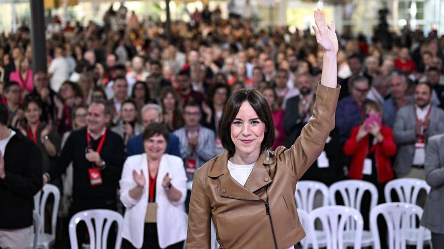 Diana Morant saluda, ayer, ante los delegados del congreso.